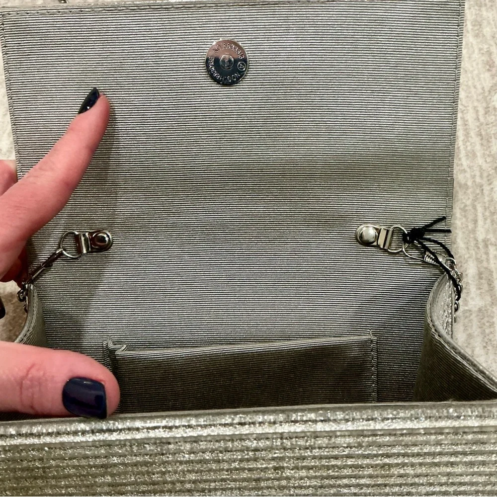 ✨💎NWT💎✨ KURT GEIGER LONDON PARTY SILVER CROSSBODY W/RAINBOW CRYSTALS - Picture 6 of 12
